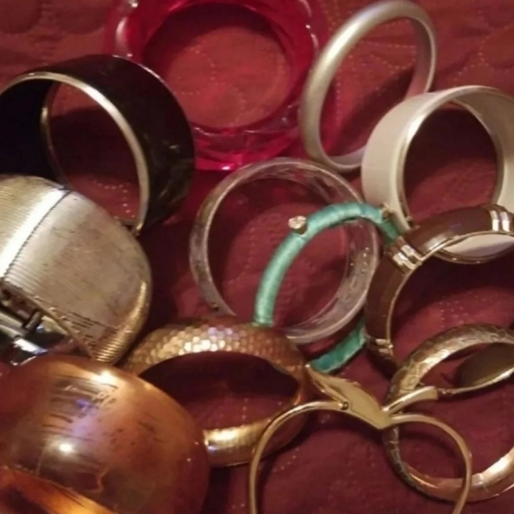 Bracelet bundle
(12) vintage
Ships fast